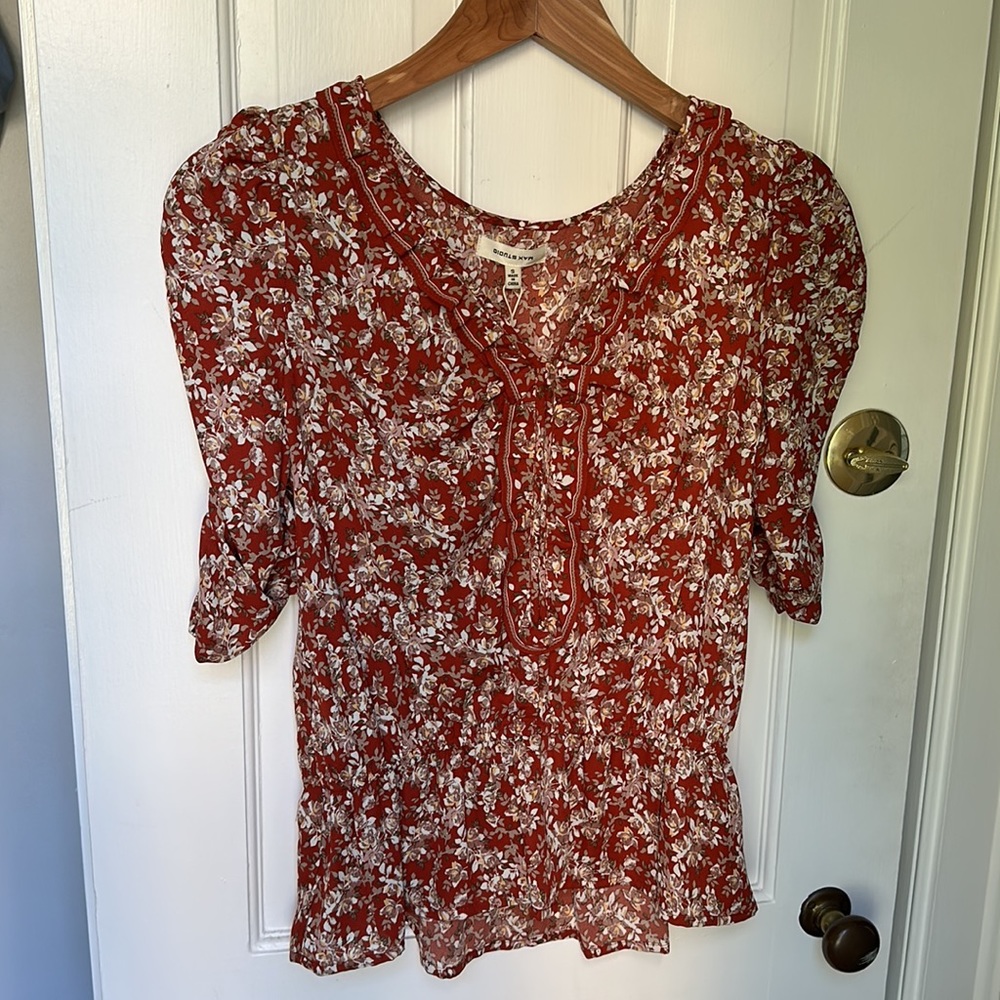 Max Studio Size Small Red Floral Crop
